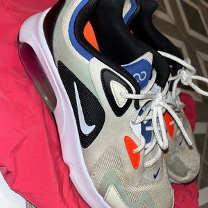 Nike Air Max 200! Women’s 8.5! Great condition!